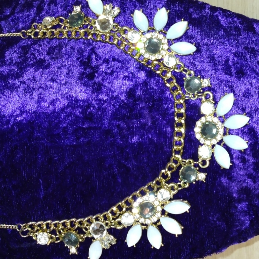 Liz Claiborne statement necklace white,silver and clear rhinestones